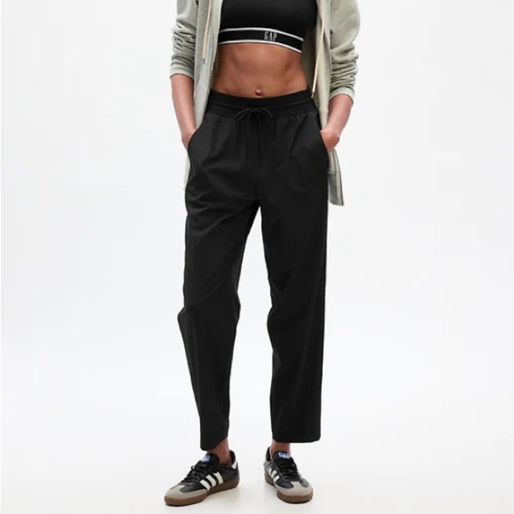 Gap GapFit High Rise Runaround Pants in Black